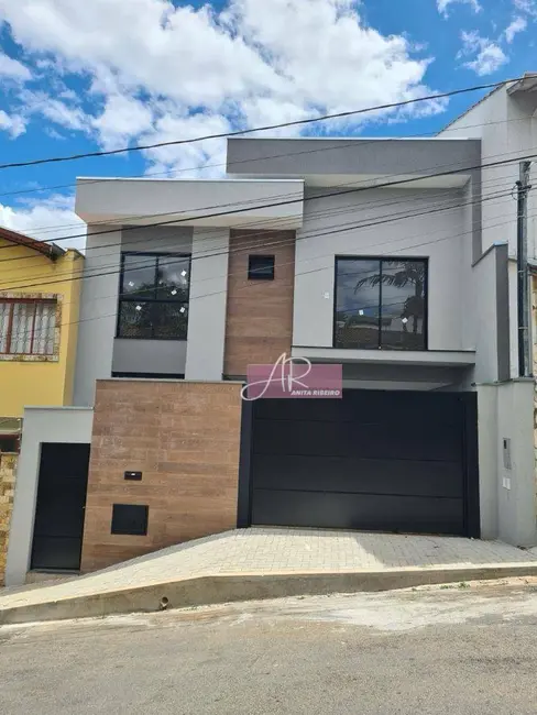 Foto 2 de Casa com 3 quartos à venda, 126m2 em Centro, Pouso Alegre - MG