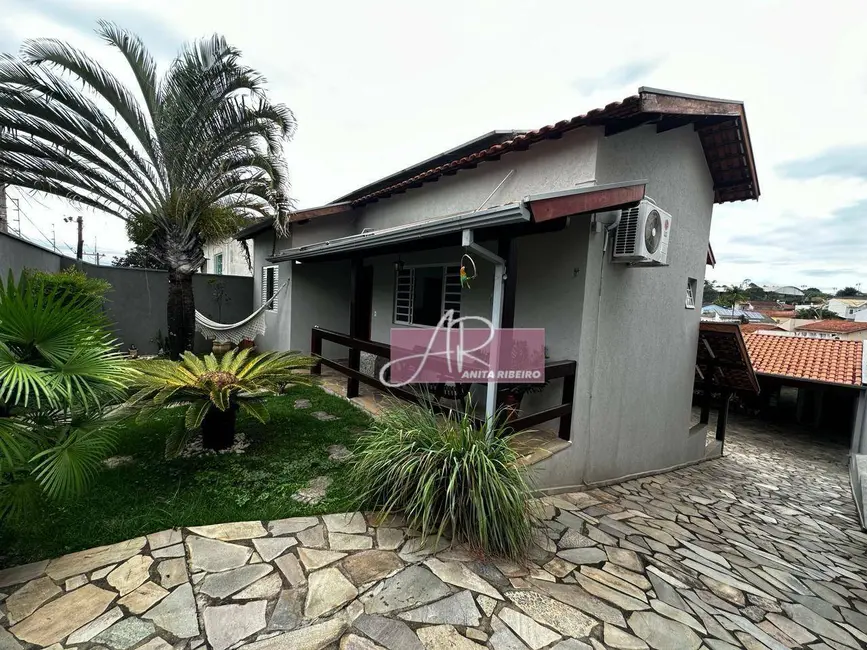 Foto 1 de Casa com 4 quartos à venda, 300m2 em Colinas de Santa Bárbara, Pouso Alegre - MG