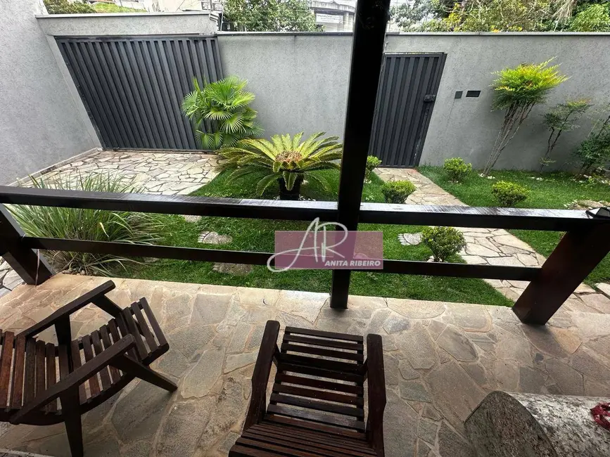 Casa com 4 quartos à venda, 300m2 em Colinas de Santa Bárbara, Pouso Alegre - MG - imagem 4 Foto 4 de Casa com 4 quartos à venda, 300m2 em Colinas de Santa Bárbara, Pouso Alegre - MG