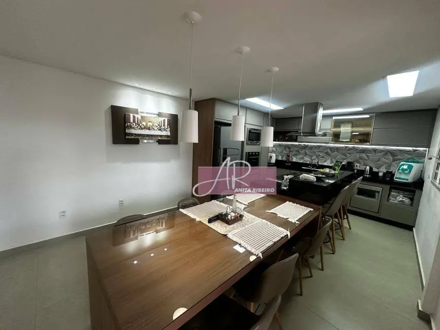 Casa com 4 quartos à venda, 300m2 em Colinas de Santa Bárbara, Pouso Alegre - MG - imagem 7 Foto 7 de Casa com 4 quartos à venda, 300m2 em Colinas de Santa Bárbara, Pouso Alegre - MG