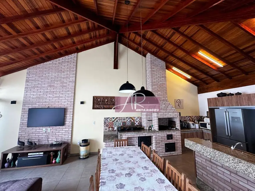 Foto 1 de Casa com 4 quartos à venda, 365m2 em Pouso Alegre - MG