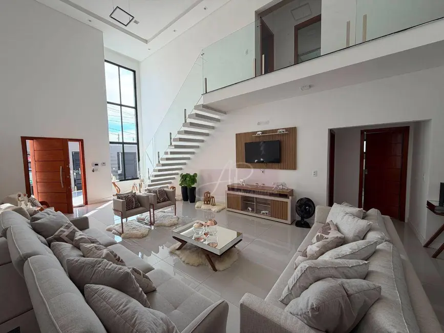 Foto 2 de Casa com 4 quartos à venda, 390m2 em Pouso Alegre - MG