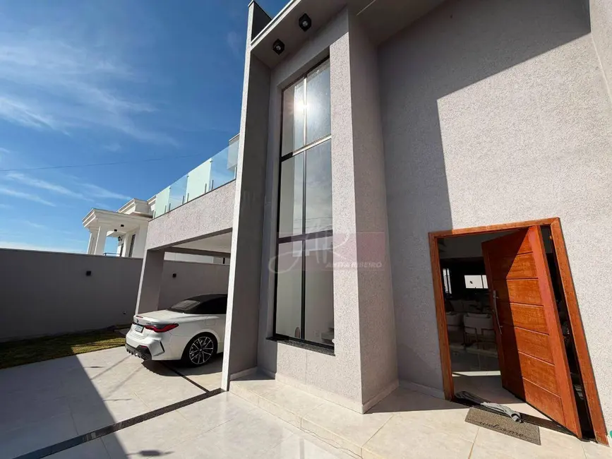Foto 1 de Casa com 4 quartos à venda, 390m2 em Pouso Alegre - MG