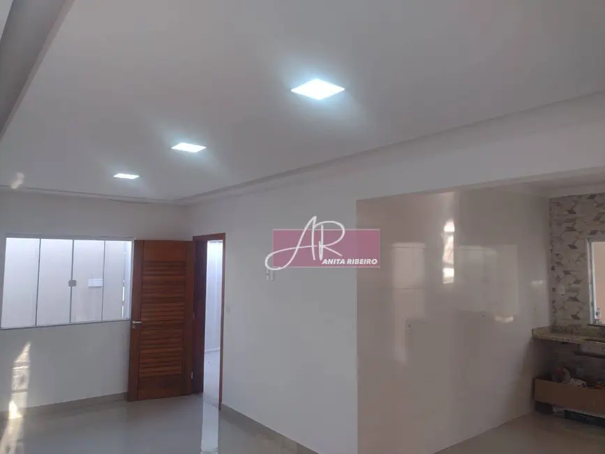 Casa com 3 quartos à venda, 200m2 em Jardim Aeroporto, Pouso Alegre - MG - imagem 3 Foto 3 de Casa com 3 quartos à venda, 200m2 em Jardim Aeroporto, Pouso Alegre - MG