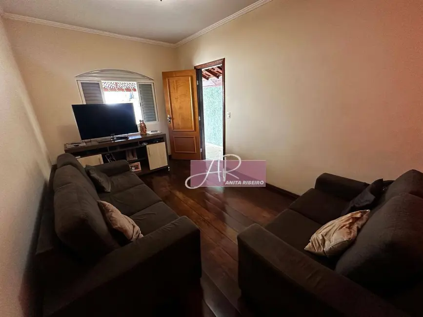 Casa com 4 quartos à venda, 208m2 em Nova Pouso Alegre, Pouso Alegre - MG - imagem 6 Foto 6 de Casa com 4 quartos à venda, 208m2 em Nova Pouso Alegre, Pouso Alegre - MG