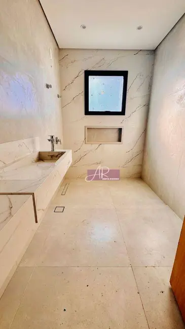 Casa com 3 quartos à venda, 300m2 em Pouso Alegre - MG - imagem 9 Foto 9 de Casa com 3 quartos à venda, 300m2 em Pouso Alegre - MG