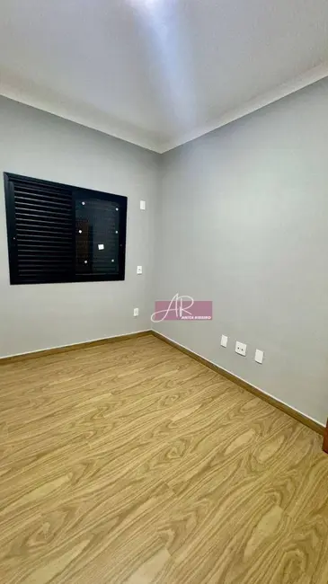 Casa com 3 quartos à venda, 300m2 em Pouso Alegre - MG - imagem 7 Foto 7 de Casa com 3 quartos à venda, 300m2 em Pouso Alegre - MG
