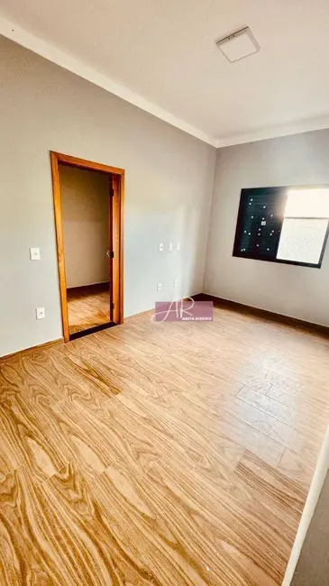 Casa com 3 quartos à venda, 300m2 em Pouso Alegre - MG - imagem 8 Foto 8 de Casa com 3 quartos à venda, 300m2 em Pouso Alegre - MG