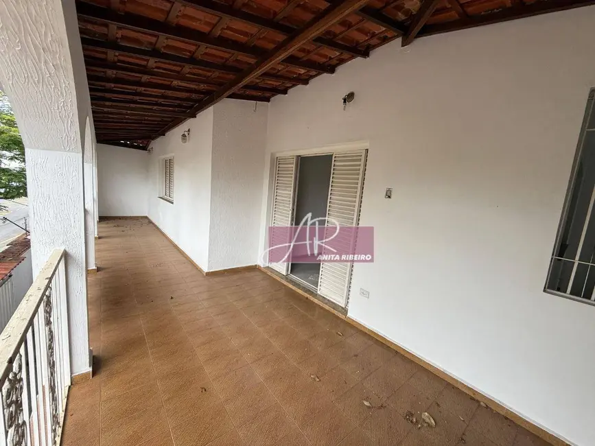 Foto 3 de Casa com 4 quartos à venda, 288m2 em Pouso Alegre - MG