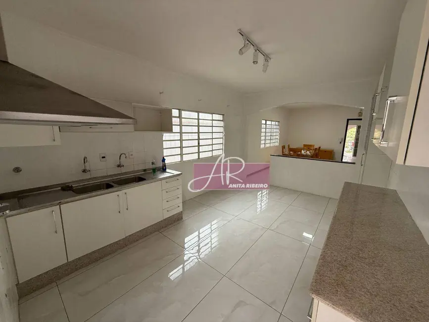 Foto 6 de Casa com 4 quartos à venda, 288m2 em Pouso Alegre - MG