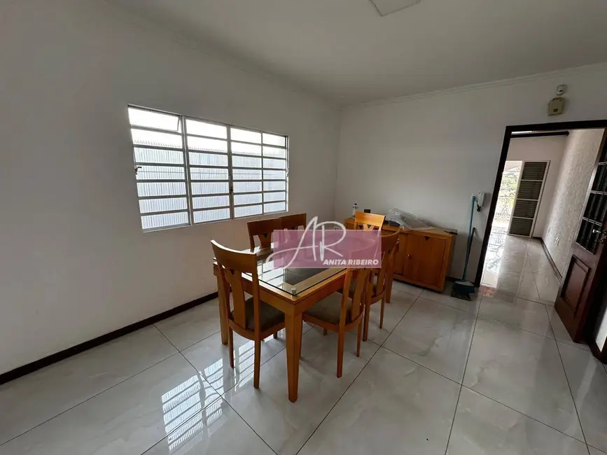 Foto 5 de Casa com 4 quartos à venda, 288m2 em Pouso Alegre - MG