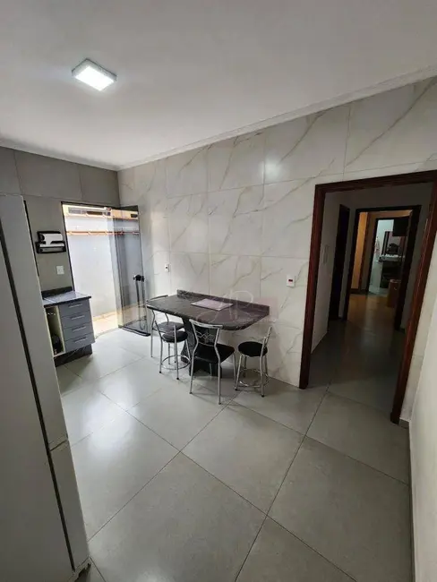 Casa com 3 quartos à venda, 120m2 em Jardim Aureliano, Pouso Alegre - MG - imagem 6 Foto 6 de Casa com 3 quartos à venda, 120m2 em Jardim Aureliano, Pouso Alegre - MG