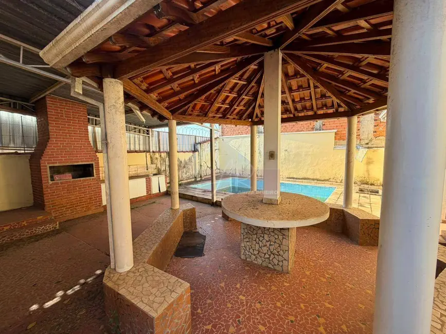 Casa com 5 quartos à venda, 380m2 em Centro, Pouso Alegre - MG - imagem 5 Foto 5 de Casa com 5 quartos à venda, 380m2 em Centro, Pouso Alegre - MG