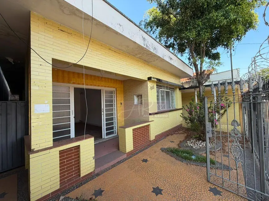 Casa com 5 quartos à venda, 380m2 em Centro, Pouso Alegre - MG - imagem 1 Foto 1 de Casa com 5 quartos à venda, 380m2 em Centro, Pouso Alegre - MG