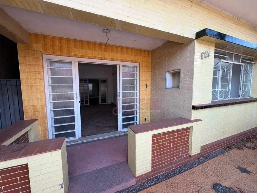Casa com 5 quartos à venda, 380m2 em Centro, Pouso Alegre - MG - imagem 2 Foto 2 de Casa com 5 quartos à venda, 380m2 em Centro, Pouso Alegre - MG