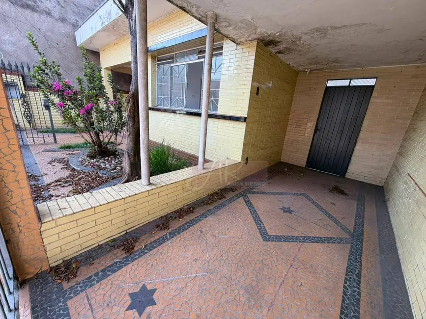 Casa com 5 quartos à venda, 380m2 em Centro, Pouso Alegre - MG - imagem 4 Foto 4 de Casa com 5 quartos à venda, 380m2 em Centro, Pouso Alegre - MG