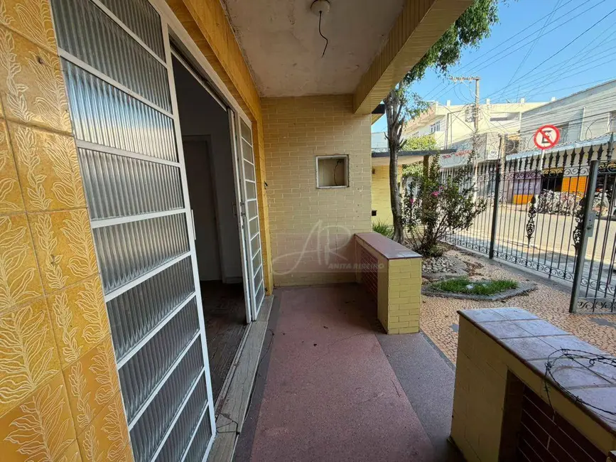 Casa com 5 quartos à venda, 380m2 em Centro, Pouso Alegre - MG - imagem 3 Foto 3 de Casa com 5 quartos à venda, 380m2 em Centro, Pouso Alegre - MG