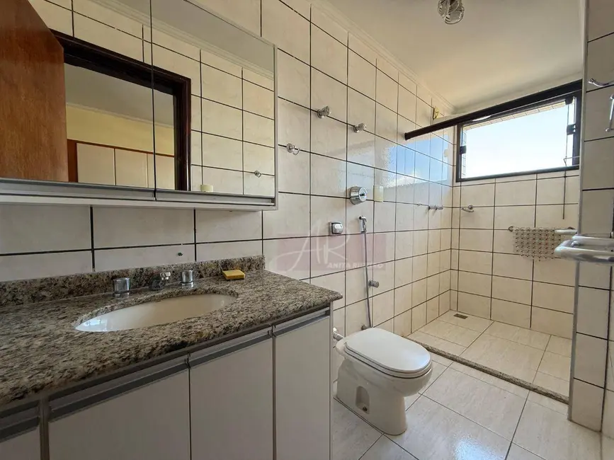 Apartamento com 3 quartos à venda, 133m2 em Centro, Pouso Alegre - MG - imagem 8 Foto 8 de Apartamento com 3 quartos à venda, 133m2 em Centro, Pouso Alegre - MG