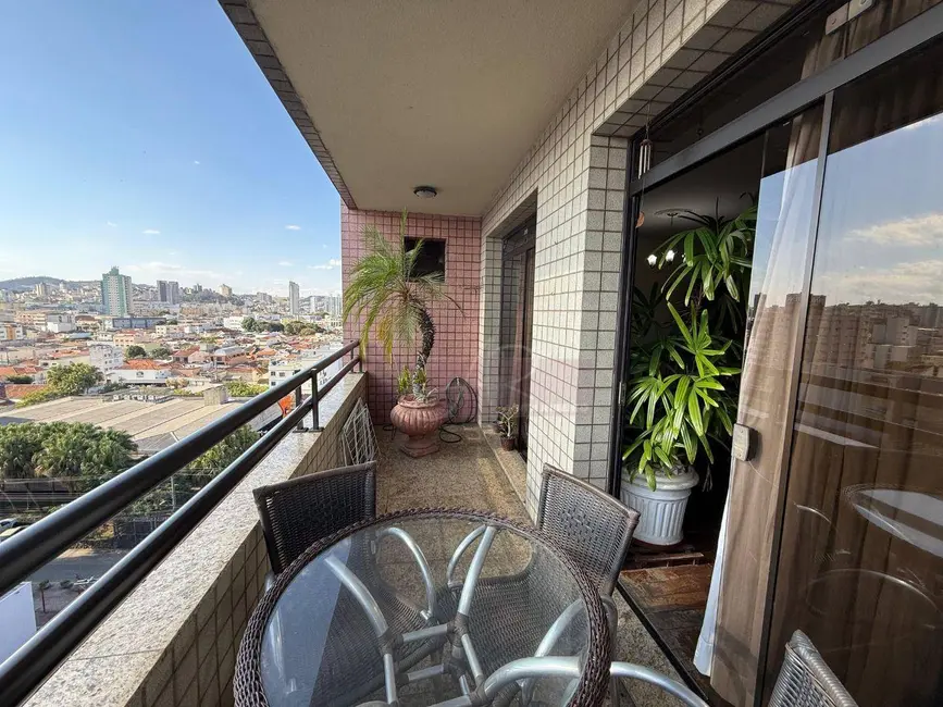 Apartamento com 3 quartos à venda, 133m2 em Centro, Pouso Alegre - MG - imagem 4 Foto 4 de Apartamento com 3 quartos à venda, 133m2 em Centro, Pouso Alegre - MG