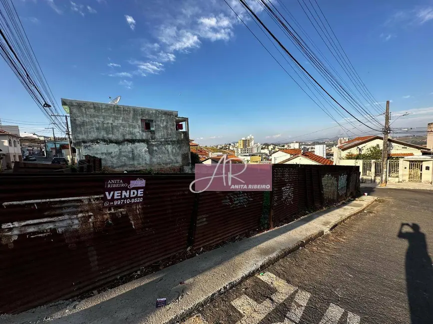 Foto 1 de Terreno / Lote à venda, 235m2 em Centro, Pouso Alegre - MG