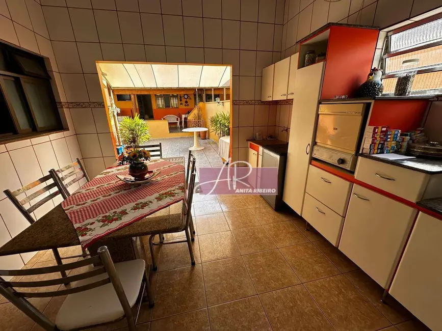 Casa com 6 quartos à venda, 500m2 em Colinas de Santa Bárbara, Pouso Alegre - MG - imagem 8 Foto 8 de Casa com 6 quartos à venda, 500m2 em Colinas de Santa Bárbara, Pouso Alegre - MG