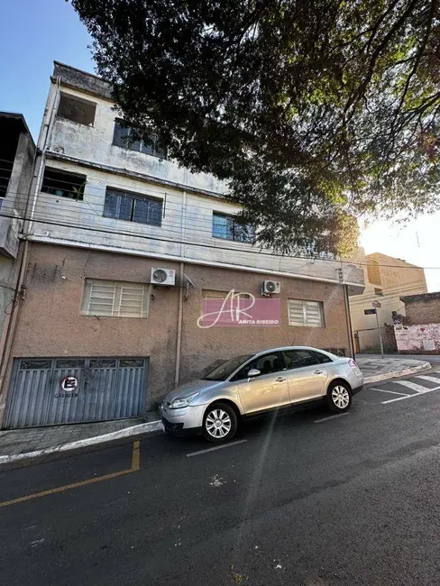 Foto 2 de Sobrado com 6 quartos à venda, 120m2 em Centro, Pouso Alegre - MG