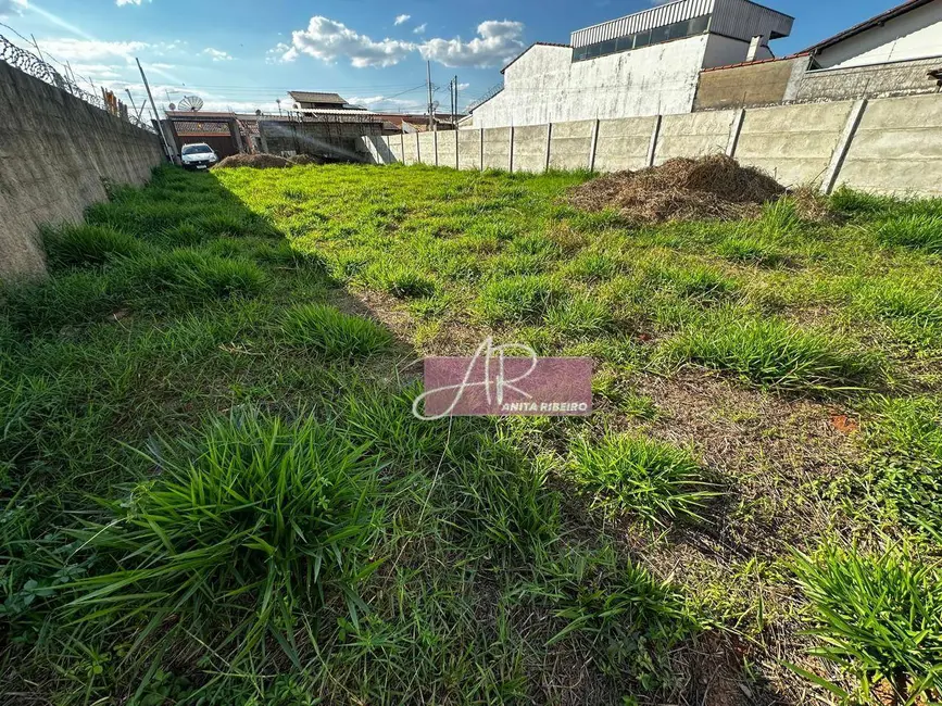 Foto 2 de Terreno / Lote à venda, 880m2 em São Carlos, Pouso Alegre - MG