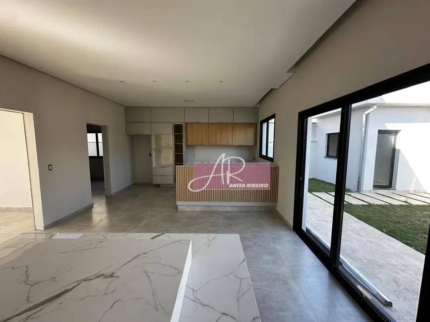 Foto 2 de Casa com 4 quartos à venda, 320m2 em Pouso Alegre - MG