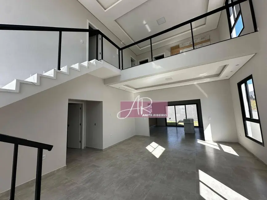 Foto 1 de Casa com 4 quartos à venda, 320m2 em Pouso Alegre - MG