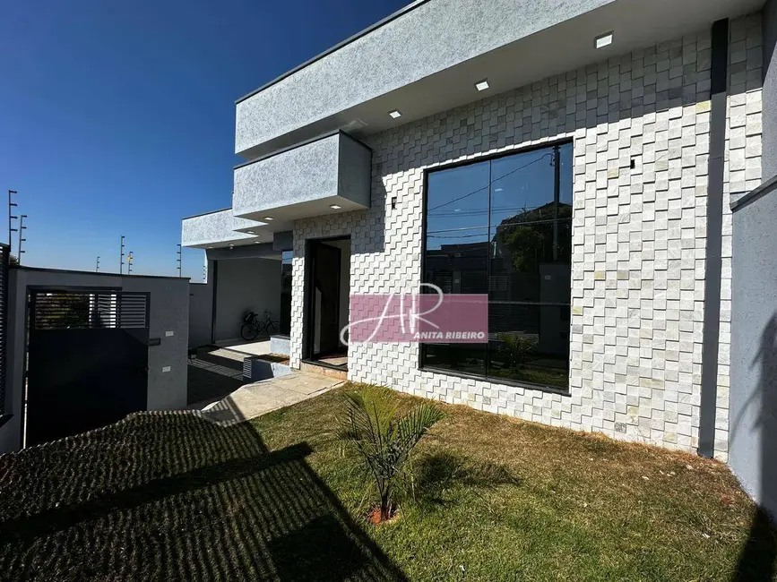 Foto 1 de Casa com 4 quartos à venda, 308m2 em Pouso Alegre - MG