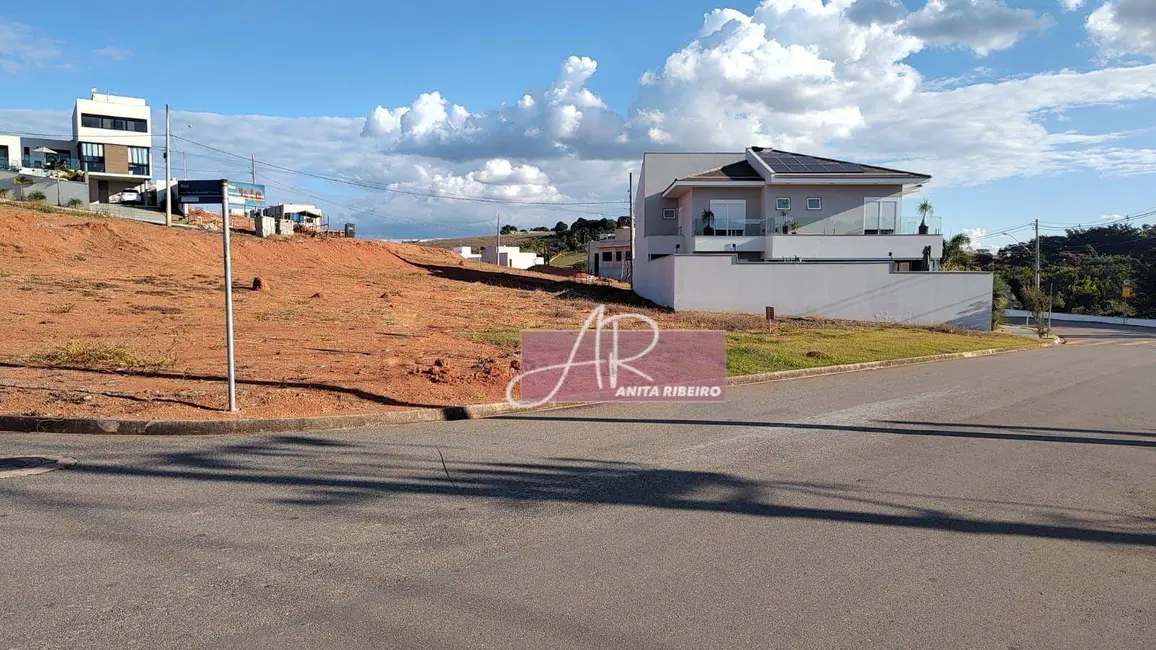 Foto 2 de Terreno / Lote à venda, 369m2 em Pouso Alegre - MG