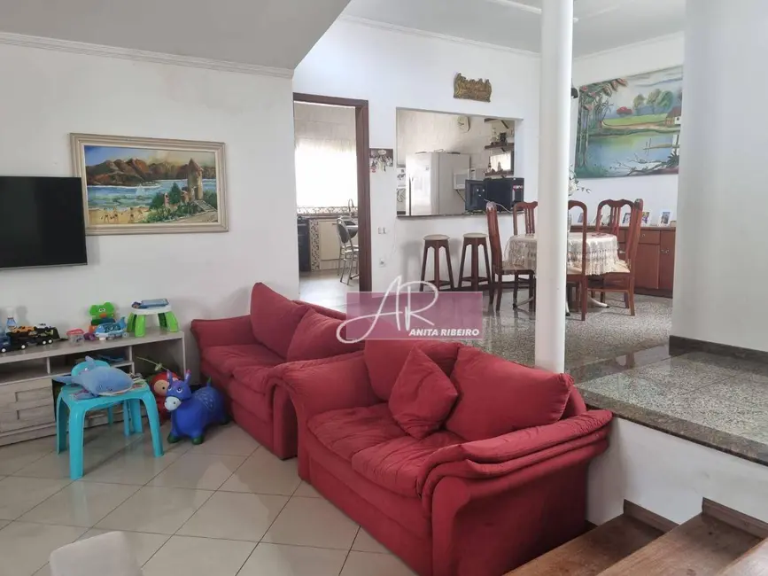 Foto 3 de Casa com 4 quartos à venda, 450m2 em Pouso Alegre - MG