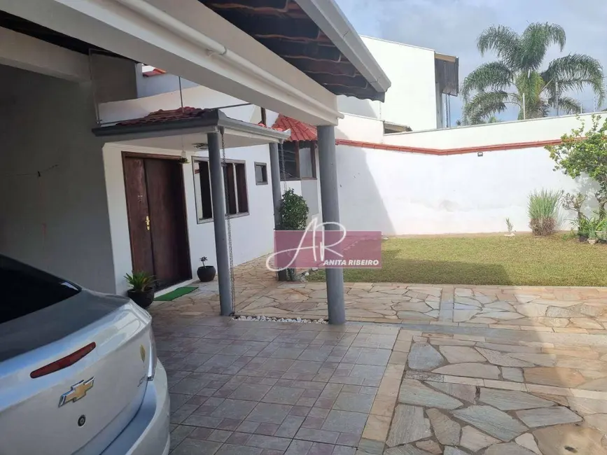 Foto 1 de Casa com 4 quartos à venda, 450m2 em Pouso Alegre - MG