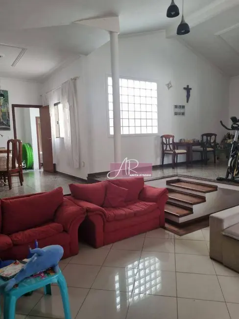 Foto 4 de Casa com 4 quartos à venda, 450m2 em Pouso Alegre - MG