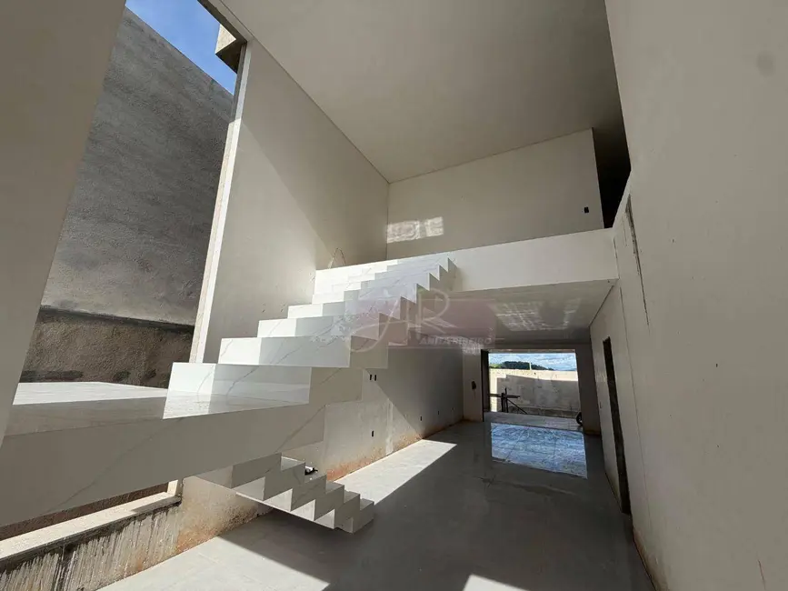 Foto 9 de Casa com 4 quartos à venda, 360m2 em Residencial Astúrias, Pouso Alegre - MG