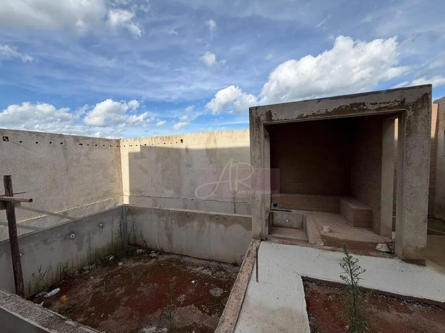 Foto 3 de Casa com 4 quartos à venda, 360m2 em Residencial Astúrias, Pouso Alegre - MG