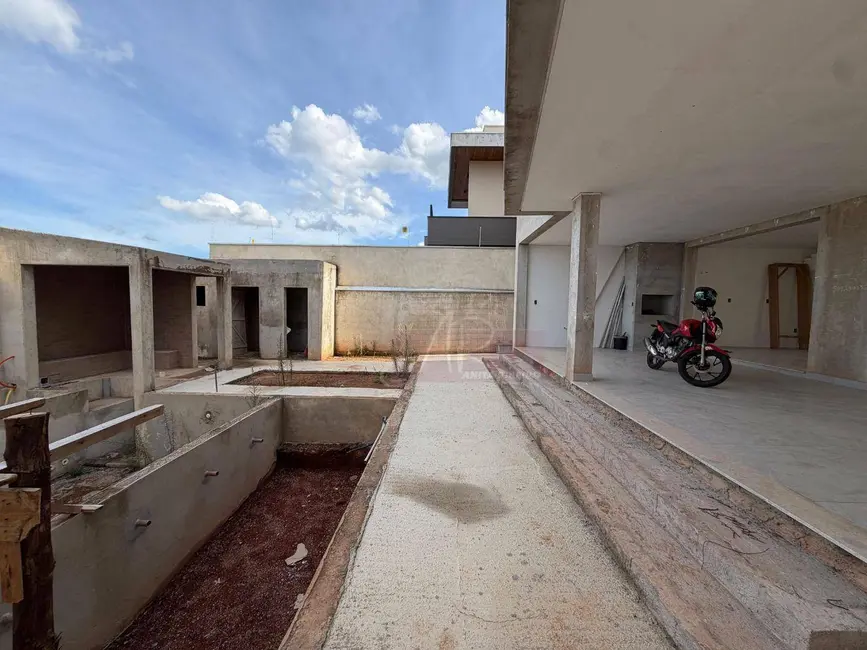 Foto 2 de Casa com 4 quartos à venda, 360m2 em Residencial Astúrias, Pouso Alegre - MG