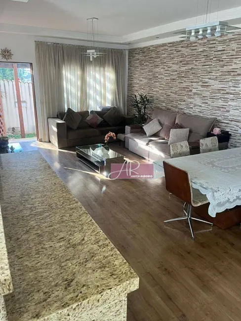 Foto 3 de Casa com 4 quartos à venda, 466m2 em Pouso Alegre - MG