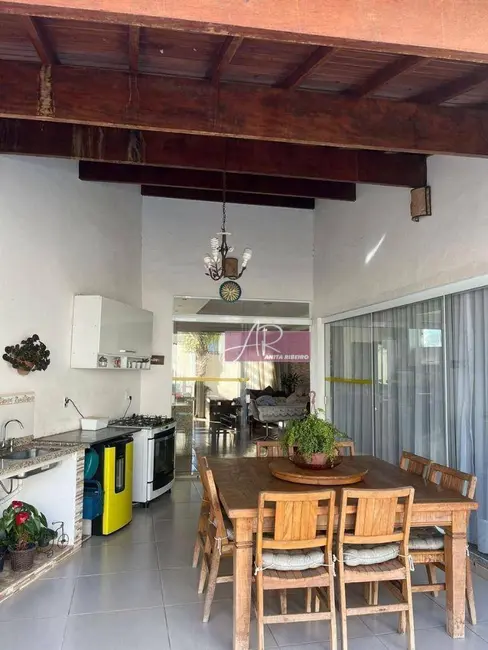 Foto 1 de Casa com 4 quartos à venda, 466m2 em Pouso Alegre - MG