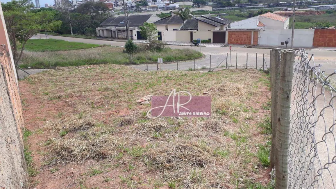 Foto 2 de Terreno / Lote à venda, 302m2 em Pousada dos Campos III, Pouso Alegre - MG