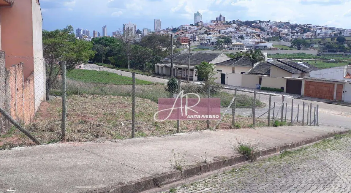 Foto 1 de Terreno / Lote à venda, 302m2 em Pousada dos Campos III, Pouso Alegre - MG