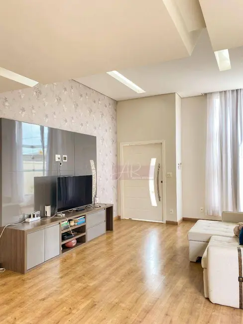 Foto 3 de Casa com 3 quartos à venda, 300m2 em Pousada dos Campos III, Pouso Alegre - MG