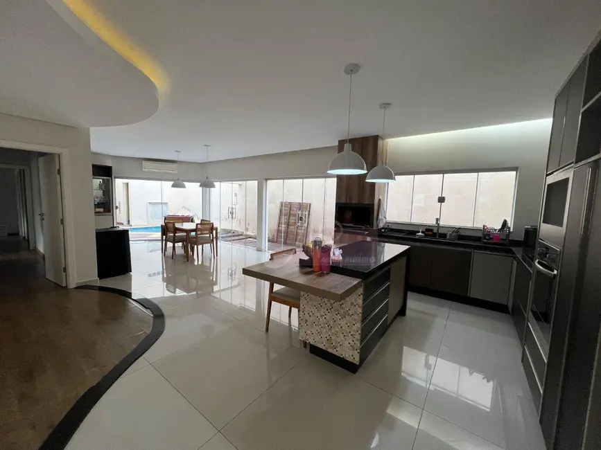 Foto 8 de Casa com 3 quartos à venda, 300m2 em Pousada dos Campos III, Pouso Alegre - MG