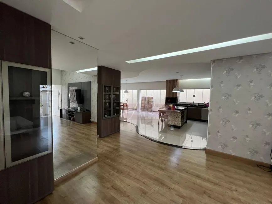 Foto 6 de Casa com 3 quartos à venda, 300m2 em Pousada dos Campos III, Pouso Alegre - MG