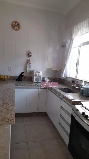 Foto 2 de Casa com 2 quartos à venda, 240m2 em Pão de Açúcar, Pouso Alegre - MG