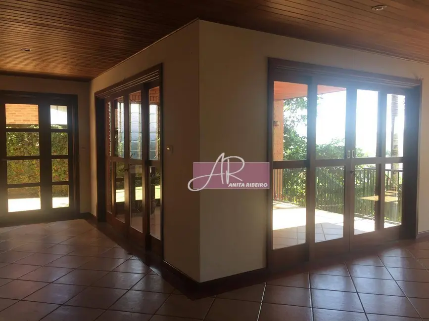 Foto 2 de Casa com 6 quartos à venda, 818m2 em Pouso Alegre - MG