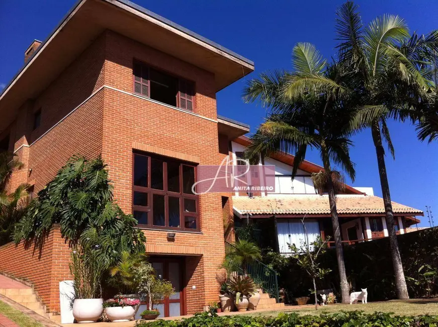 Foto 1 de Casa com 6 quartos à venda, 818m2 em Pouso Alegre - MG