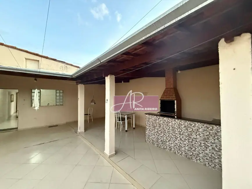 Foto 1 de Casa com 2 quartos à venda, 180m2 em Pouso Alegre - MG