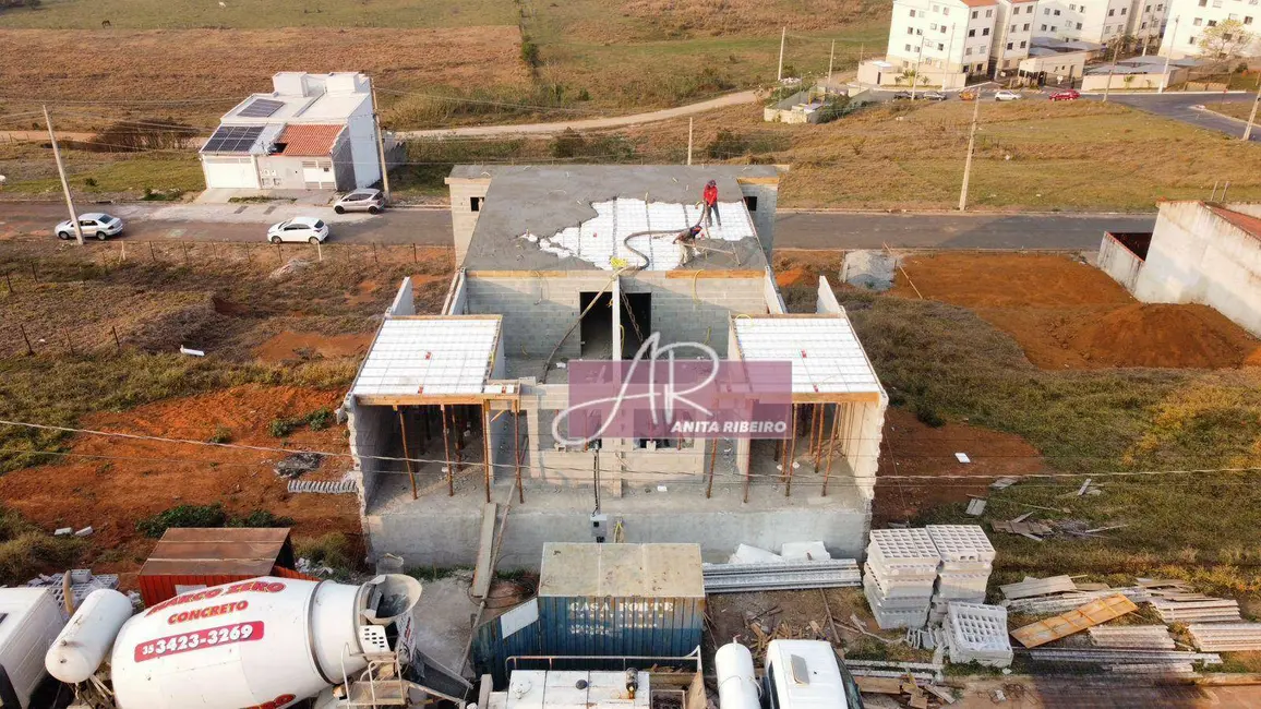 Foto 2 de Casa com 4 quartos à venda, 250m2 em Santo Expedito IV, Pouso Alegre - MG