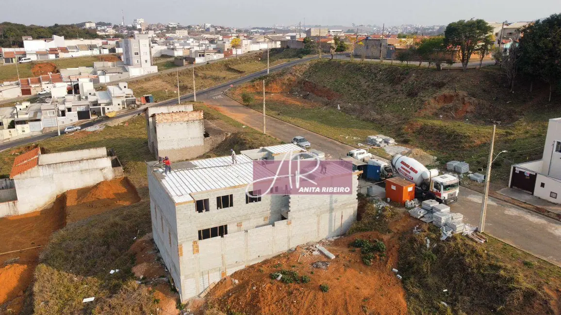 Foto 4 de Casa com 4 quartos à venda, 250m2 em Santo Expedito IV, Pouso Alegre - MG